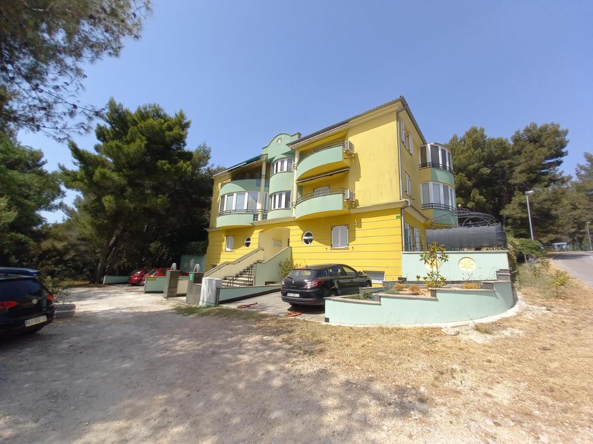 Apartment Lungomare Pula Exterior photo