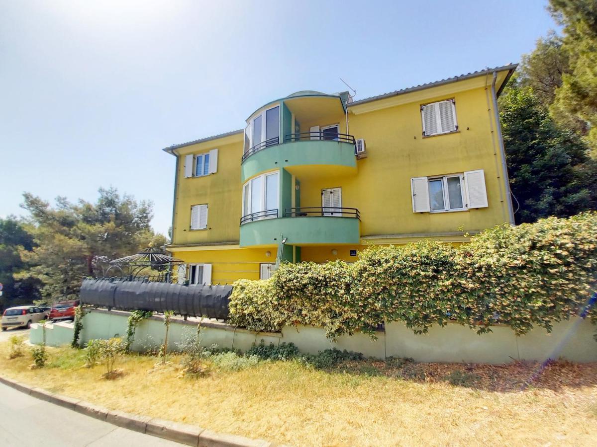 Apartment Lungomare Pula Exterior photo